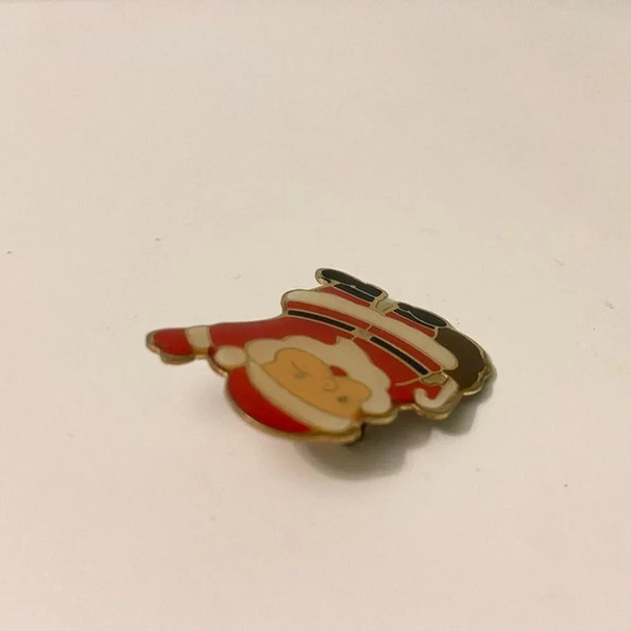 Vintage Santa  Claus Pin Red White and Black Enamel Waving Santa Claus Brooch - Picture 10 of 12